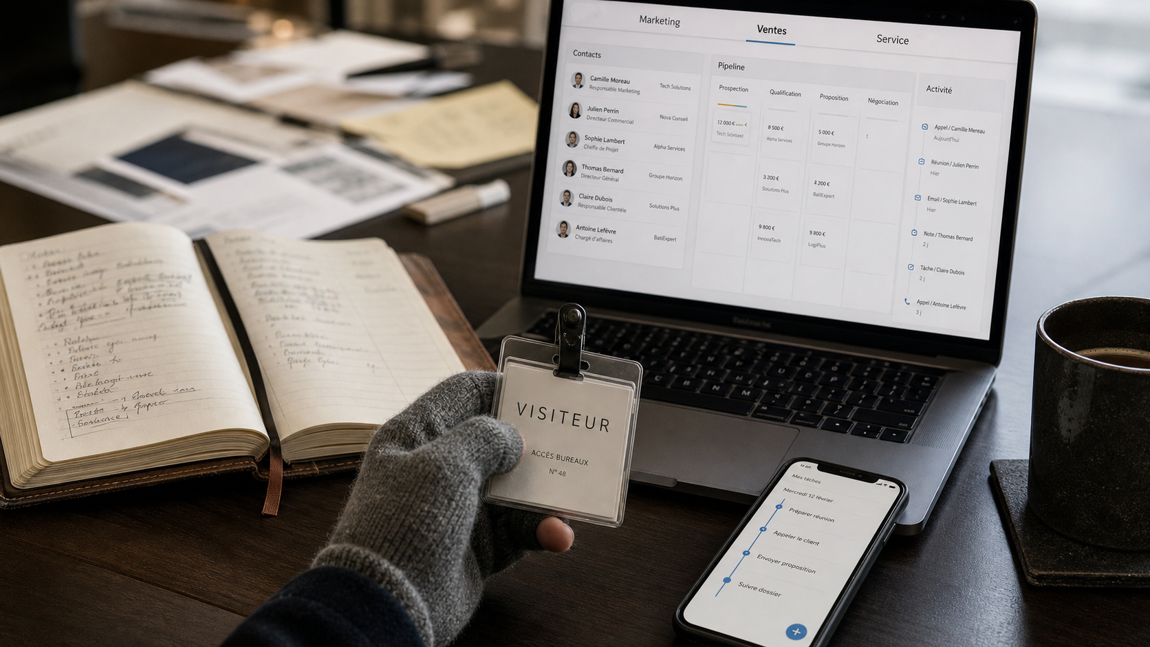 Avis HubSpot : CRM tout-en-un sur ordinateur avec pipeline et fiches contacts